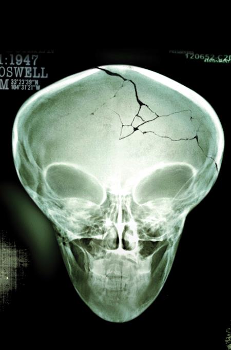 X FILES (2026) #1 CVR G ROSWELL PHOTO FOIL VAR CB (12/09/2026)