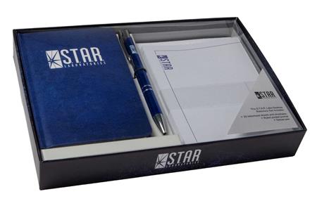 DC COMICS STAR LABS DESKTOP STATIONERY SET (WITH PEN) TP (11/04/2026)